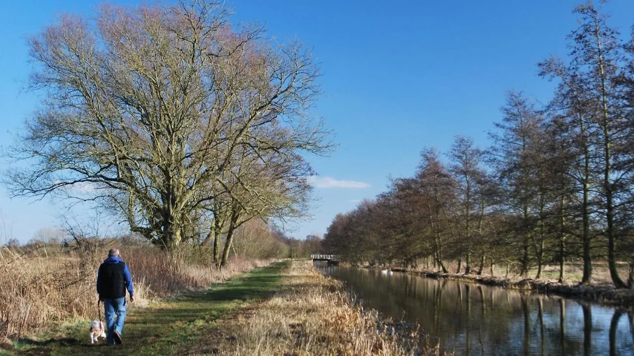 Acorn Glade Glamping York Villa