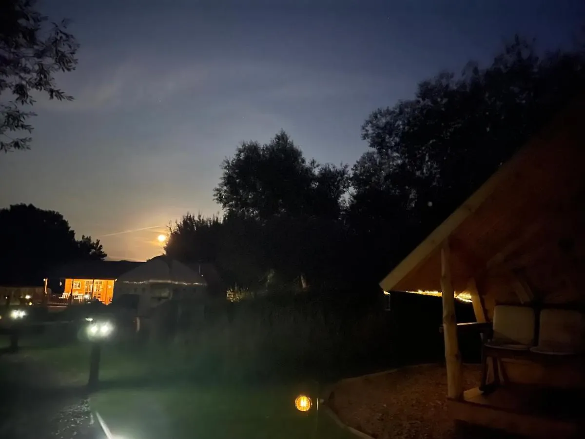 Acorn Glade Glamping Villa York Hytte