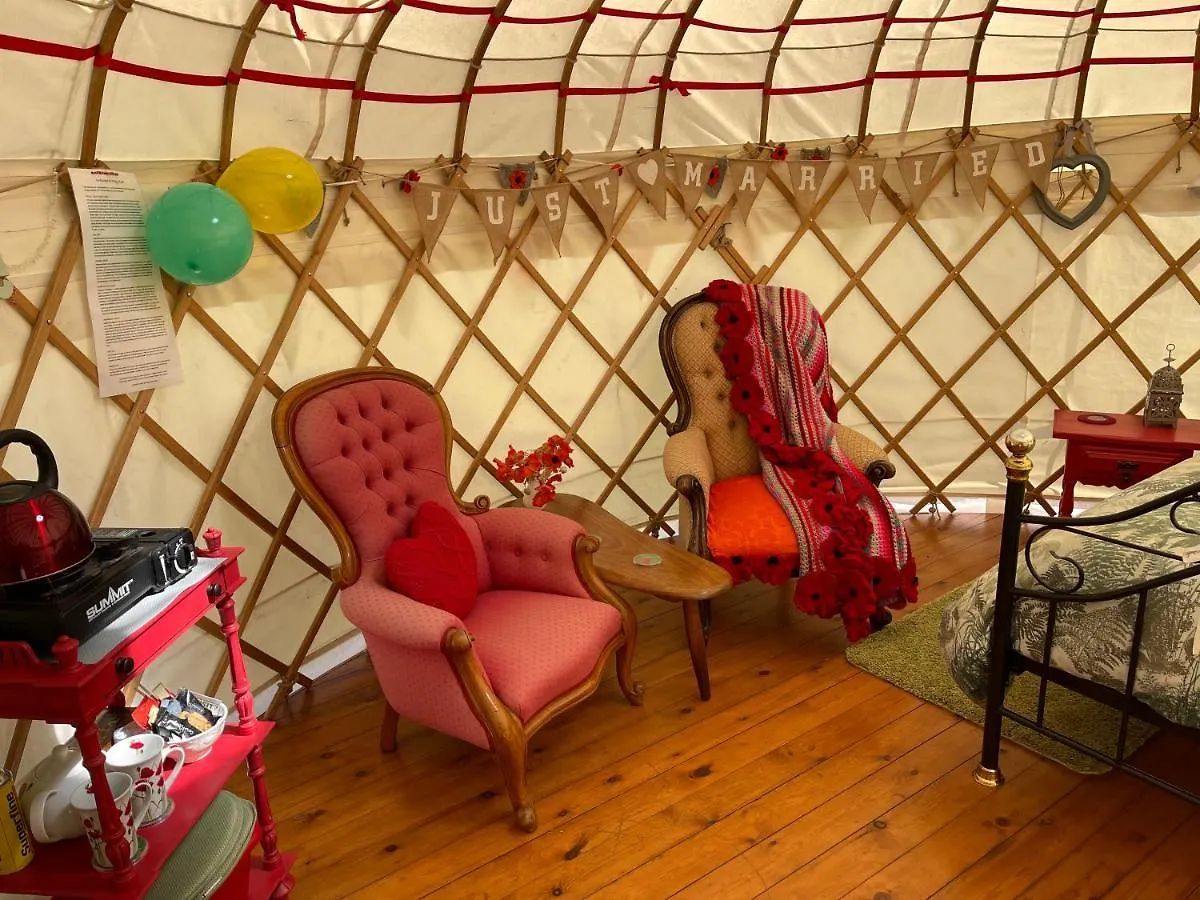 Acorn Glade Glamping York Villa
